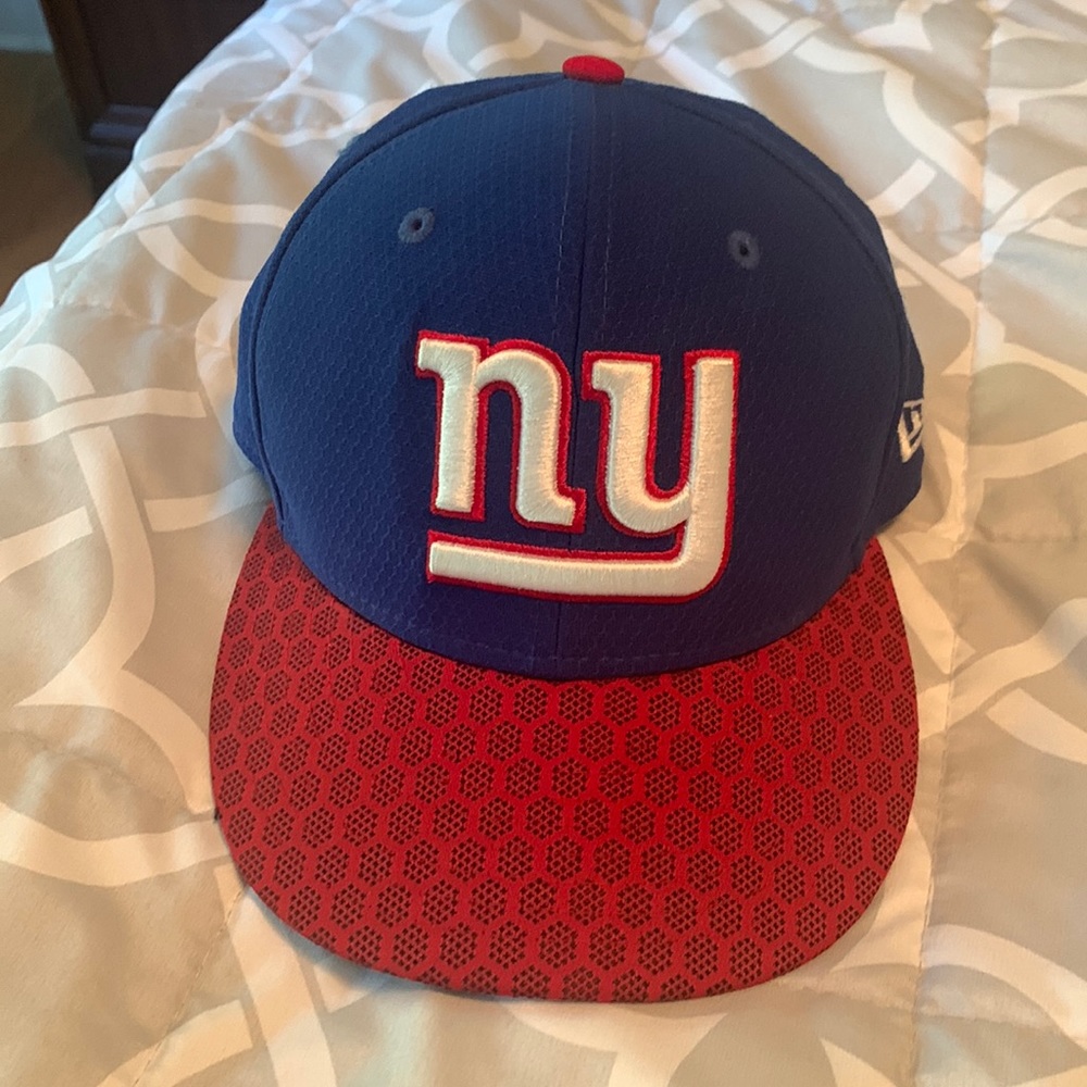 NY Giants fitted hat. Size 6 7/8th. Almost new. Worn maybe once.